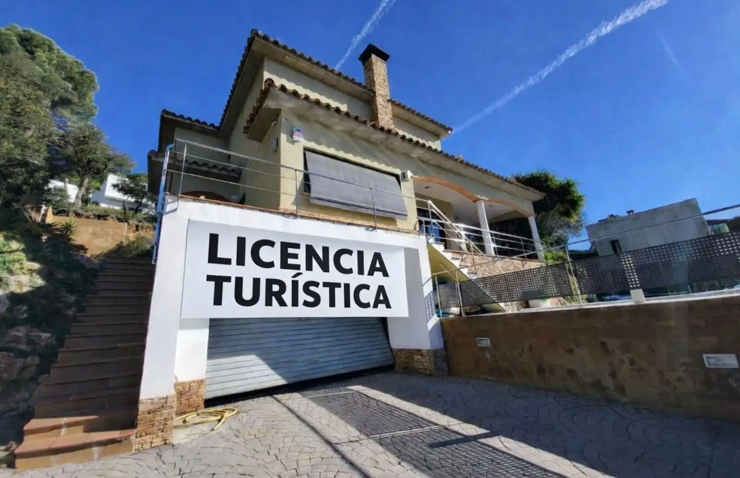 Detached house with pool for sale in Calle Alzina