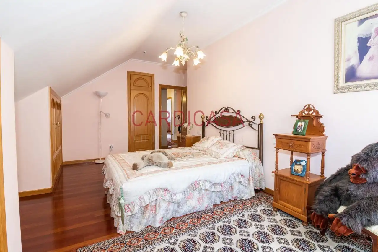Habitación de Casa o chalet en venta en Vigo  con Calefacción, Jardín privado y Parquet