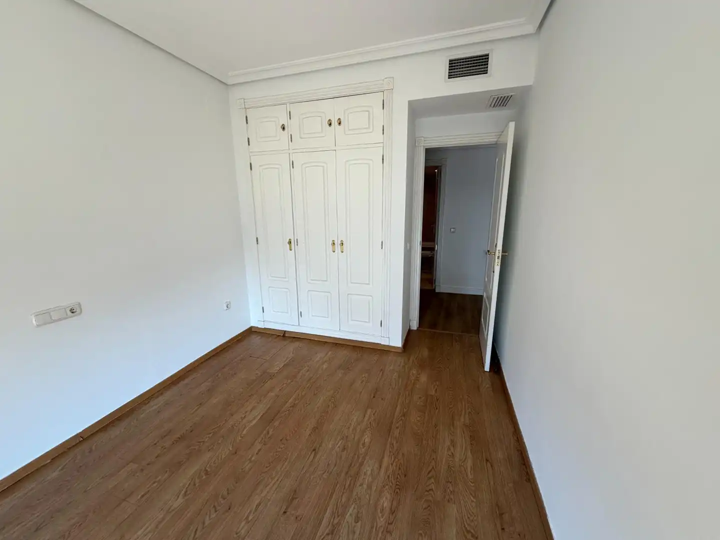 Schlafzimmer von Wohnung zur Miete in Sevilla mit Klimaanlage, Heizung und Parkett