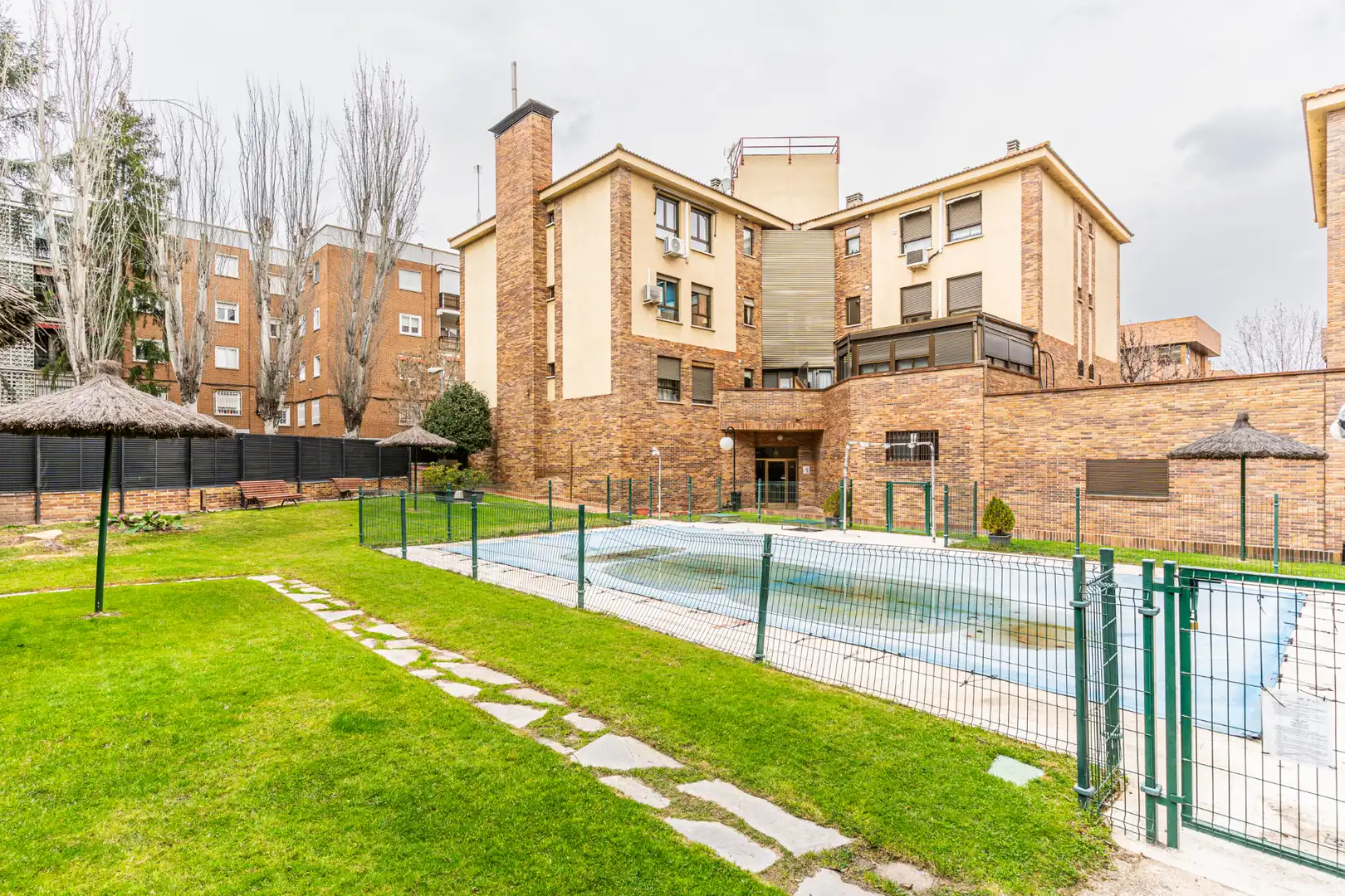 Schwimmbecken von Wohnung zum Verkauf in Majadahonda mit Klimaanlage, Heizung und Privatgarten