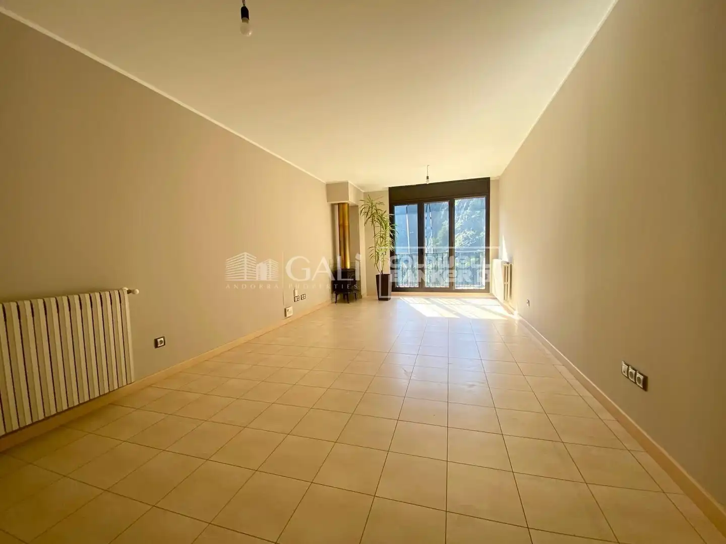 Vista exterior de Planta baja de alquiler en Canillo con Calefacción, Terraza y Trastero