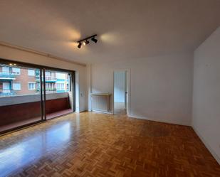 Sala d'estar de Pis de lloguer en  Madrid Capital amb Calefacció i Piscina comunitària