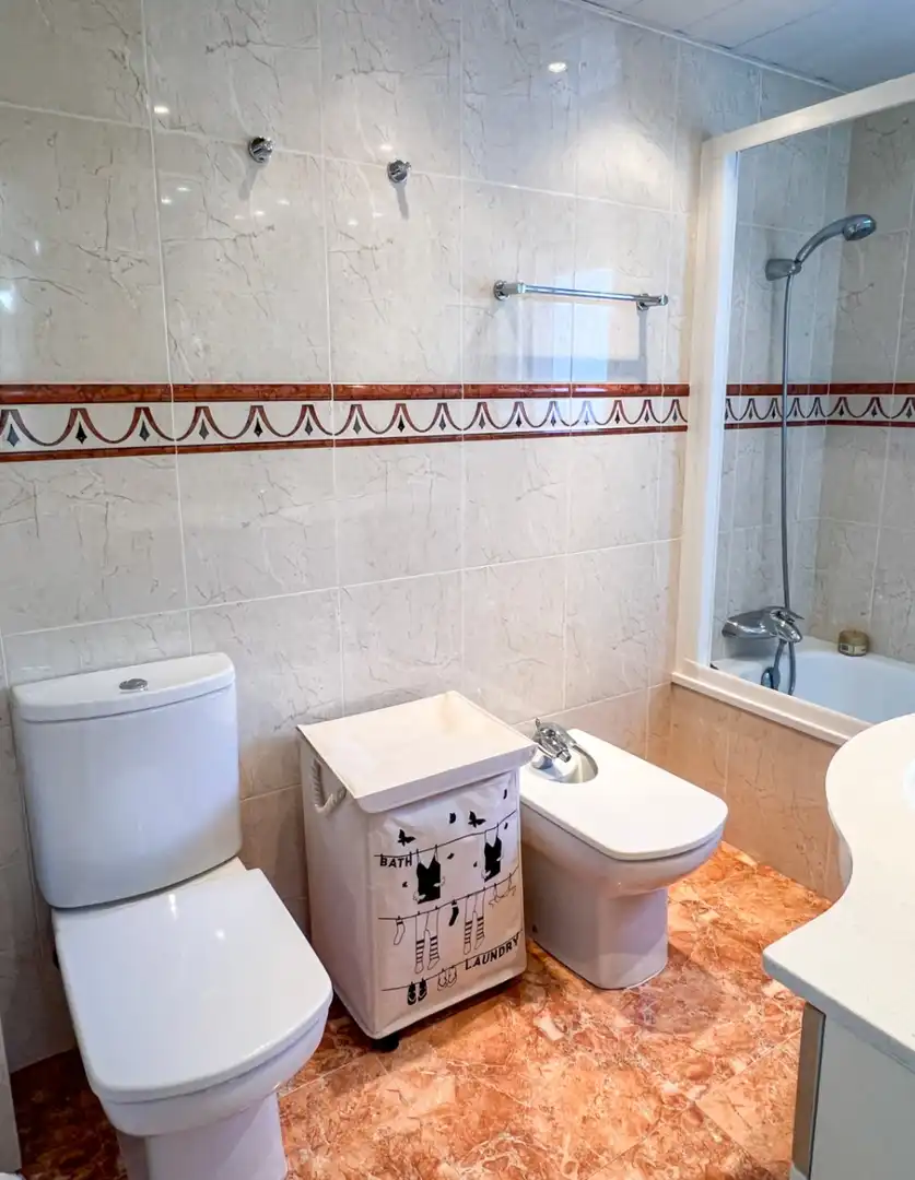Bany de Pis en venda en Sitges amb Aire condicionat, Calefacció i Jardí privat