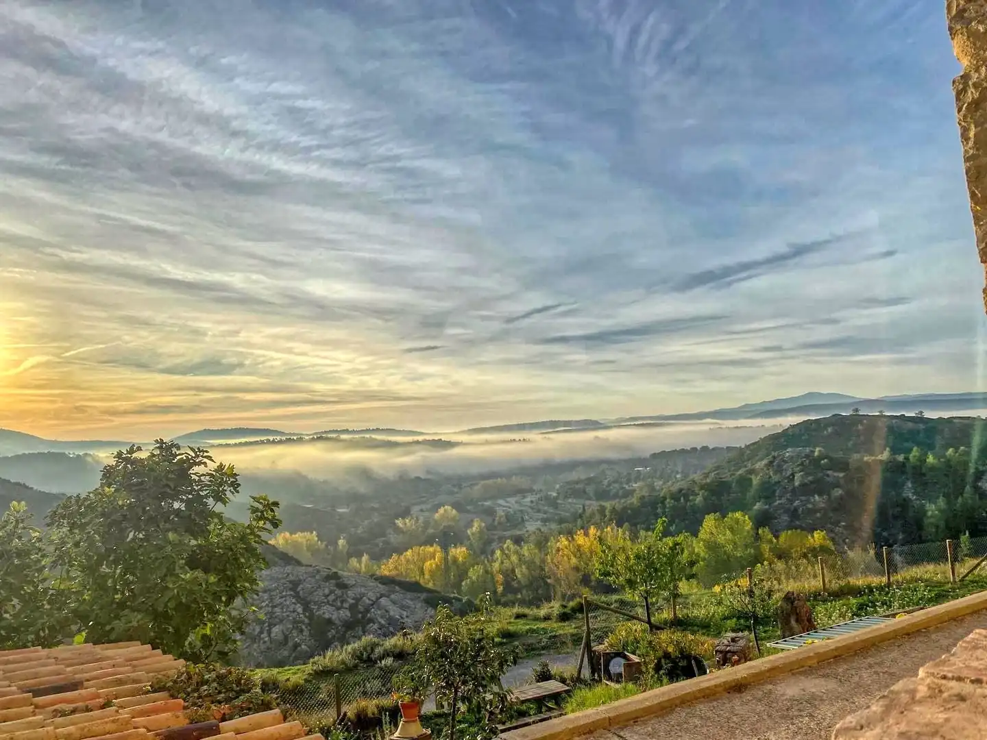 Vista exterior de Finca rústica en venda en Rubielos de Mora amb Calefacció i Terrassa