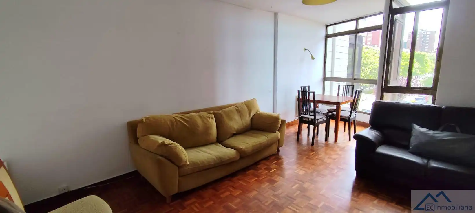Sala de estar de Piso en venta en Santander con Calefacción, Parquet y Trastero