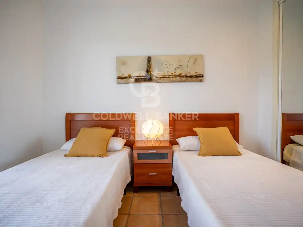 Habitación de Casa adosada en venta en San Jorge / Sant Jordi con Aire acondicionado, Terraza y Piscina comunitaria