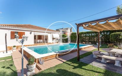 Vista exterior de Casa o xalet en venda en Bétera amb Aire condicionat, Calefacció i Jardí privat