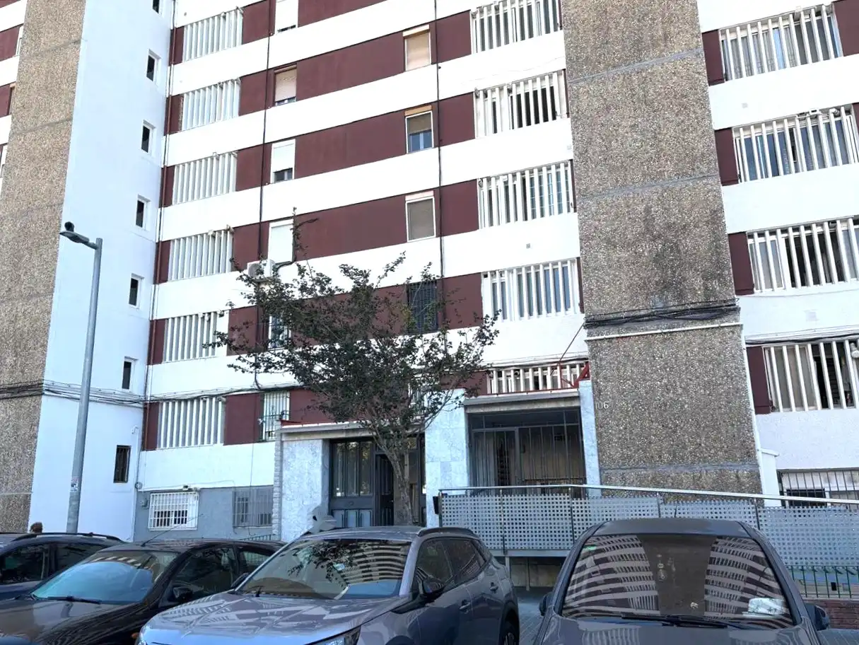 Exterior view of Flat for sale in L'Hospitalet de Llobregat