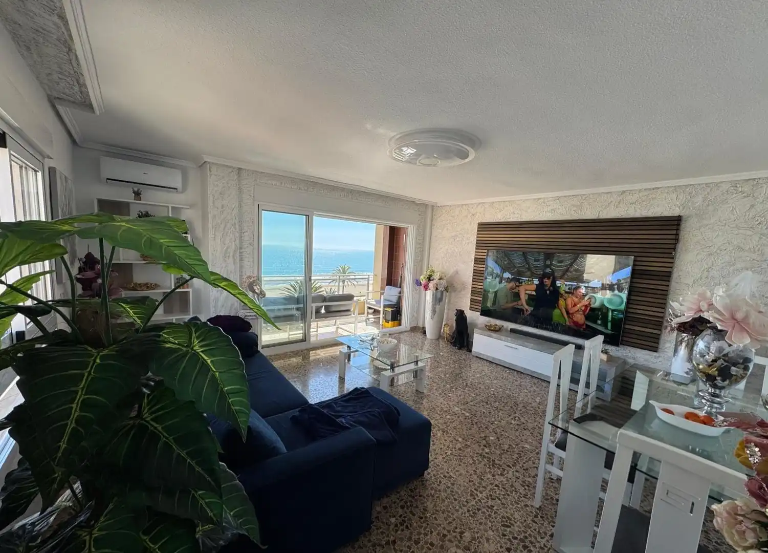 Flat with terrace for sale in Plaza Constitucion, imagen 2