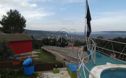 Piscina de Casa o xalet en venda en Fuentenovilla amb Calefacció, Jardí privat i Traster