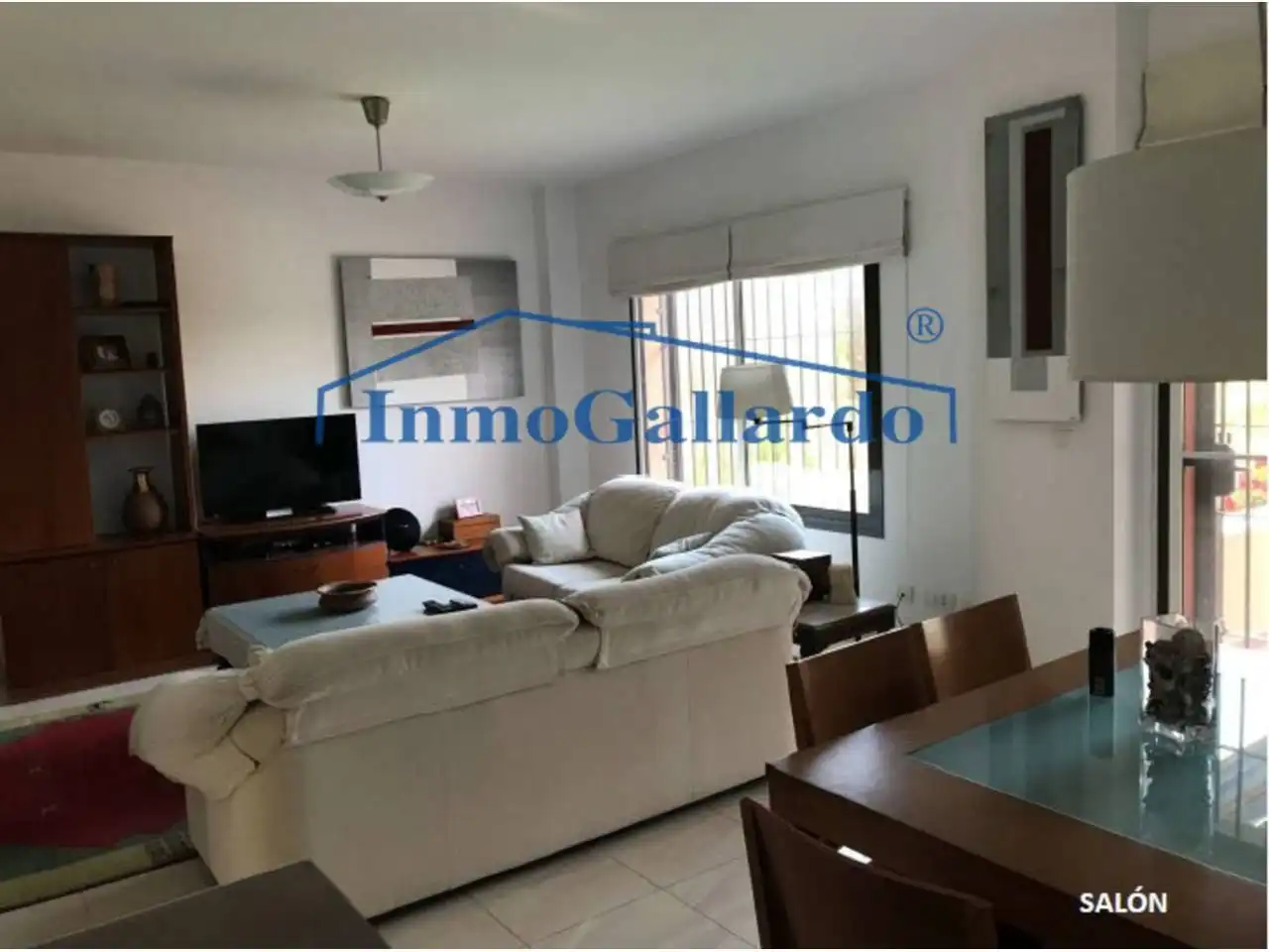 Wohnzimmer von Einfamilien-Reihenhaus zum Verkauf in Rincón de la Victoria mit Klimaanlage, Heizung und Privatgarten