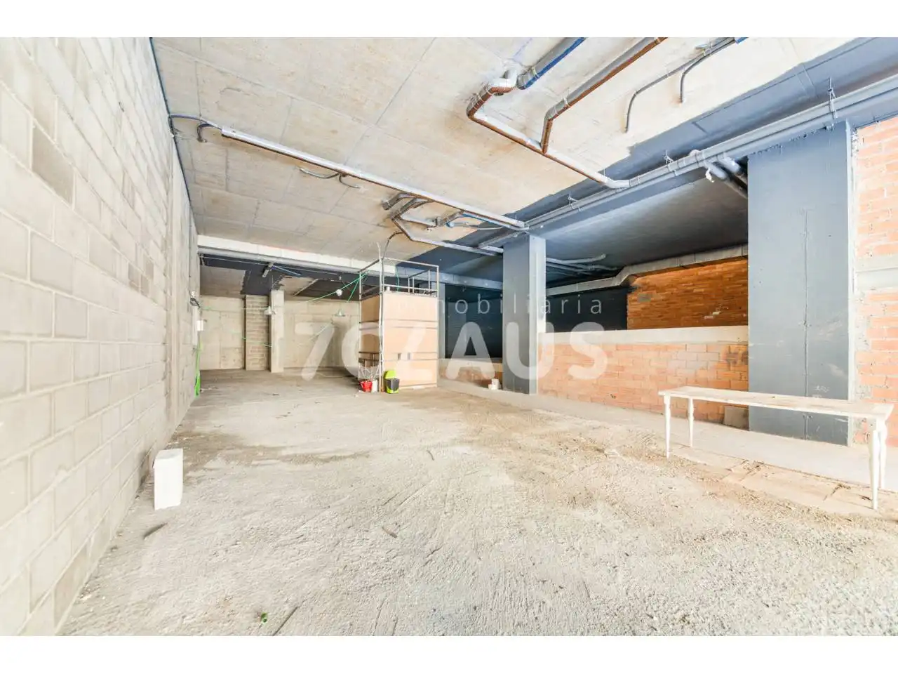 Locale commerciale in affitto a Calle Esteve Albert