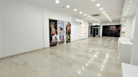 SE VENDE   ATRACTIVO LOCAL COMERCIAL EN NOVELDA EN ZONA DE LA AVENIDA DE LA CONSTITUCIÓN., imatge 2