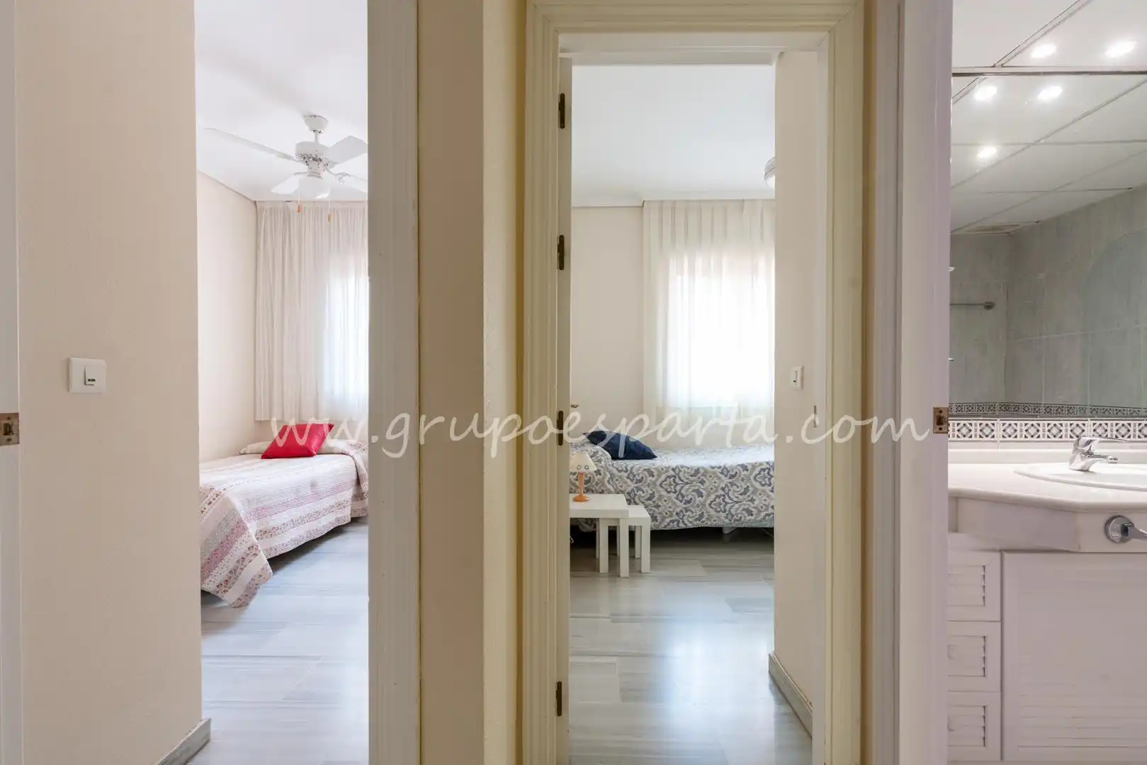 Bedroom of Flat for sale in Sevilla  with Air Conditioner and Terrace