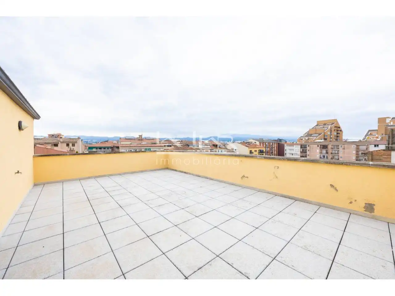 Terraza de Ático en venta en Vic con Calefacción, Terraza y Trastero