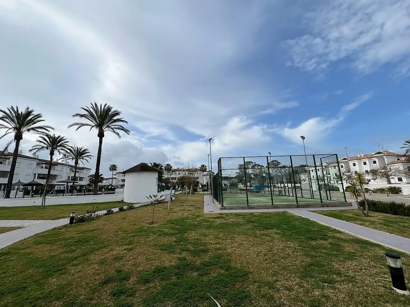 Vista exterior de Apartamento en venta en Chiclana de la Frontera con Jardín privado, Terraza y Alarma
