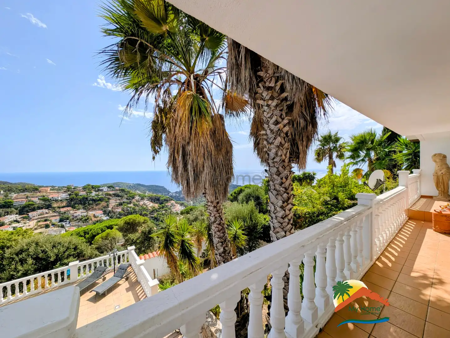 Vista exterior de Casa o xalet en venda en Lloret de Mar amb Calefacció, Jardí privat i Terrassa