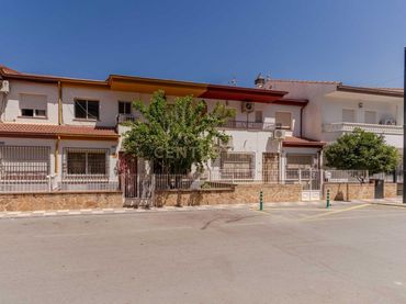Casa amb balcó en venda a Calle Jardines de Pinos Puente, 14, Pinos Puente, Spain 14