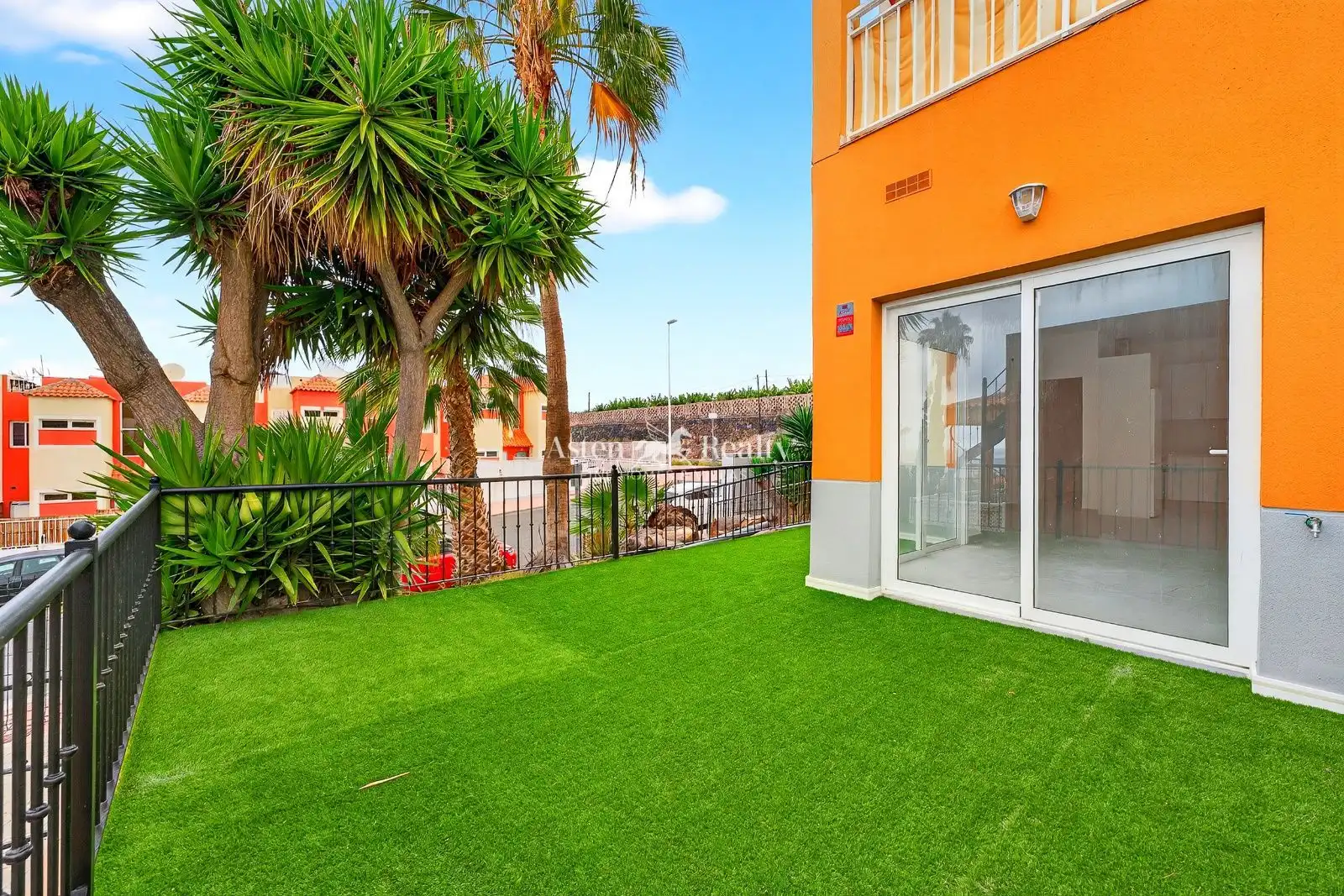 Vista exterior de Apartament en venda en Adeje amb Terrassa, Piscina i Piscina comunitària