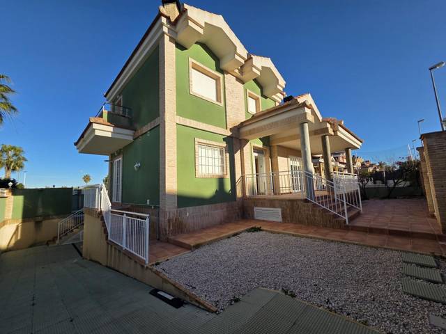 Casa-chalet en Alquiler en La Alcayna