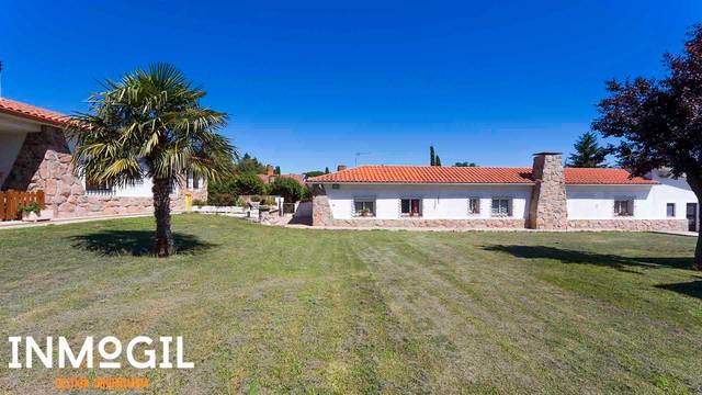 Casa-chalet en Venta en Calle del Valle de Toranzo en Valdemarín