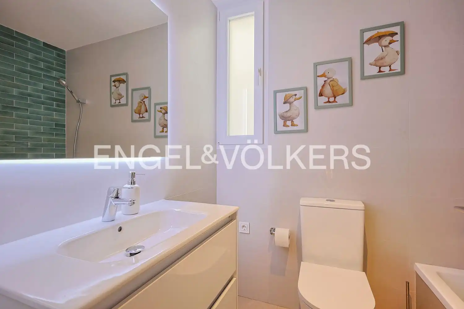 Baño de Apartamento en venta en Valencia con Aire acondicionado, Calefacción y Parquet