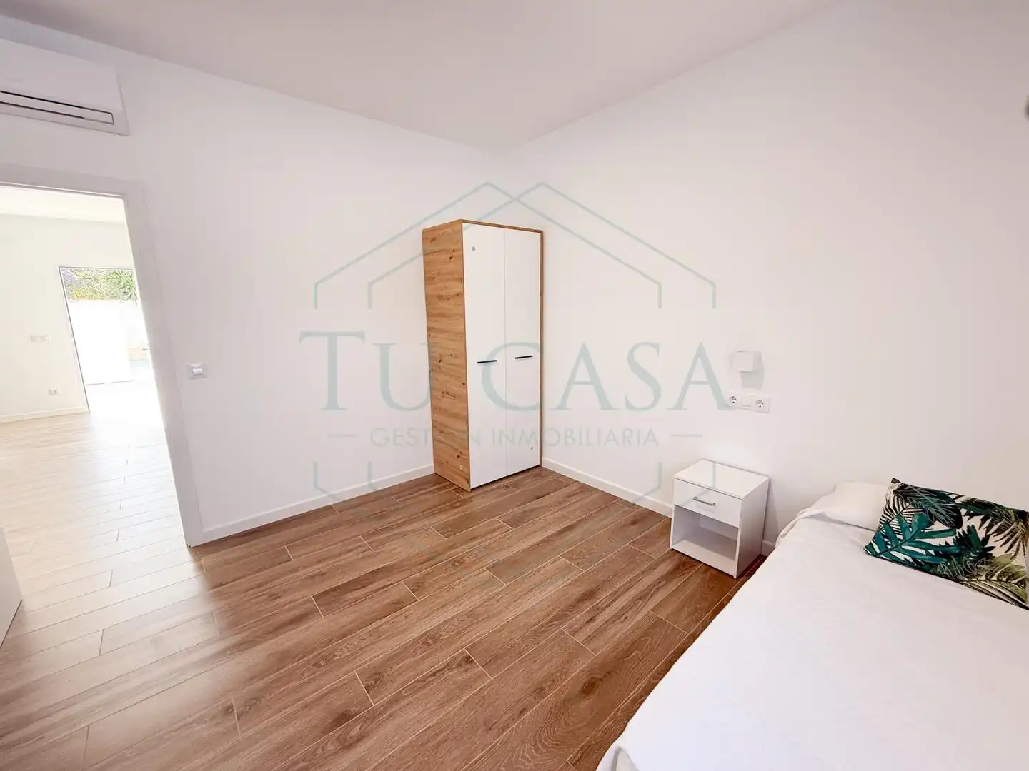 Habitación de Apartamento de alquiler en Chiclana de la Frontera con Aire acondicionado y Amueblado