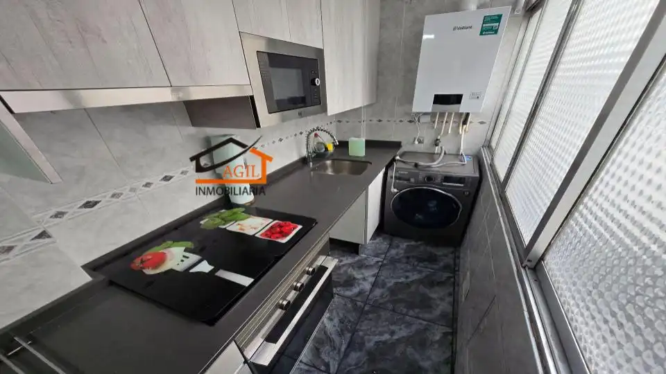 Cuina de Pis en venda en Madrid amb Aire condicionat, Calefacció i Terrassa