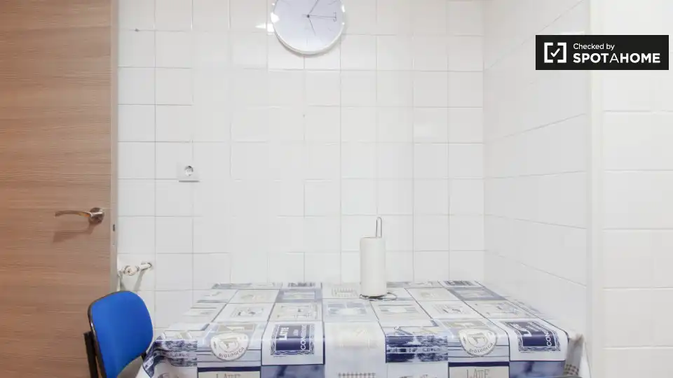 Bathroom of Flat for share in Alcalá de Henares  with Air Conditioner, Terrace and Furnished