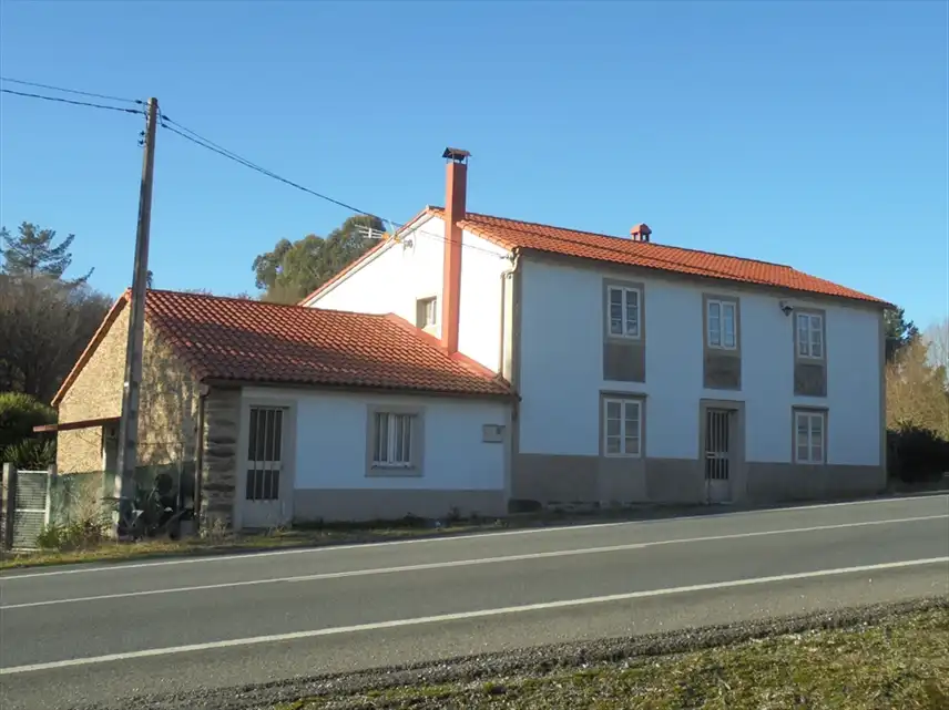 Vista exterior de Casa o xalet en venda en O Pino  amb Jardí privat, Terrassa i Moblat