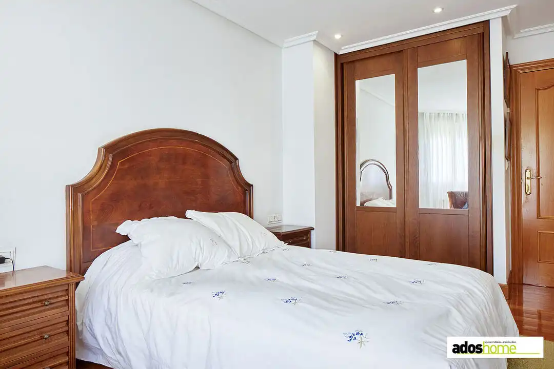 Habitación de Casa adosada en venta en Zarautz con Calefacción