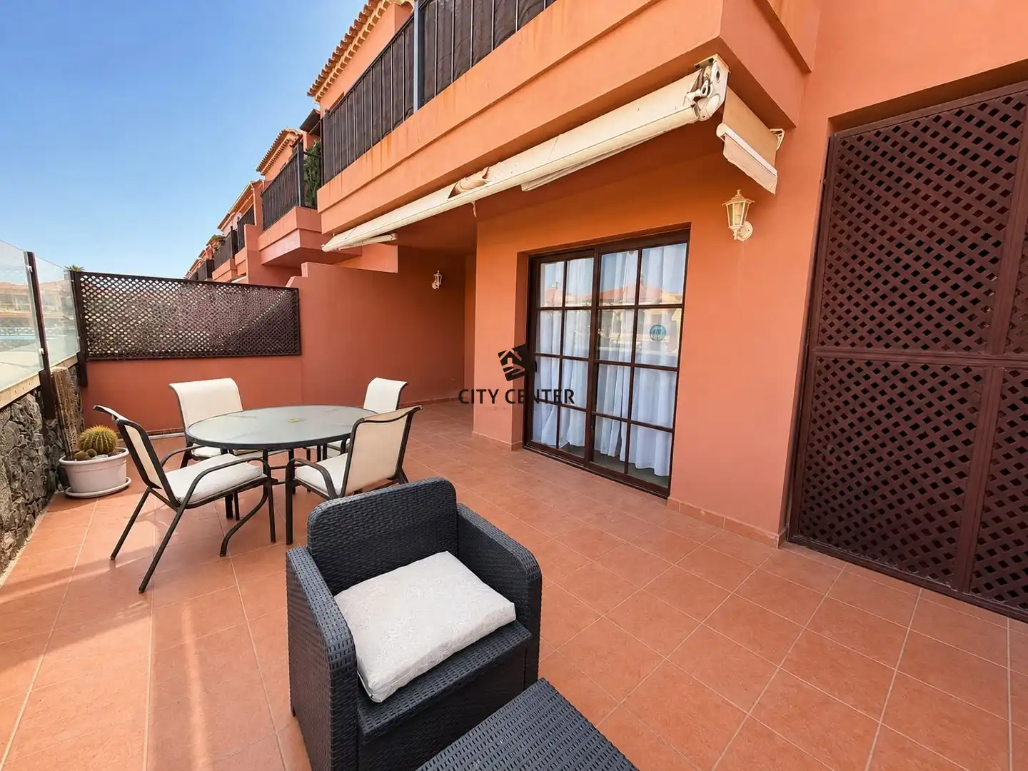 Terraza de Piso en venta en Arona con Terraza, Amueblado y Piscina comunitaria