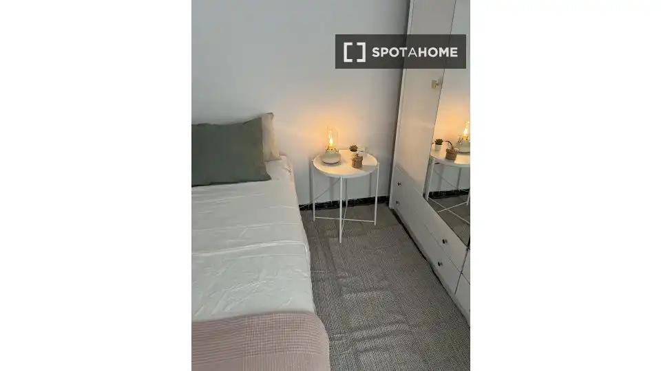 Habitación de Piso para compartir en Santa Coloma de Gramenet con Aire acondicionado, Terraza y Amueblado
