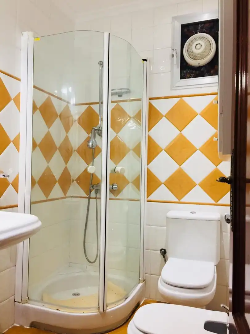 Room in Calle LOZOYA, El Plantinar – Avda. La Paz - El Juncal