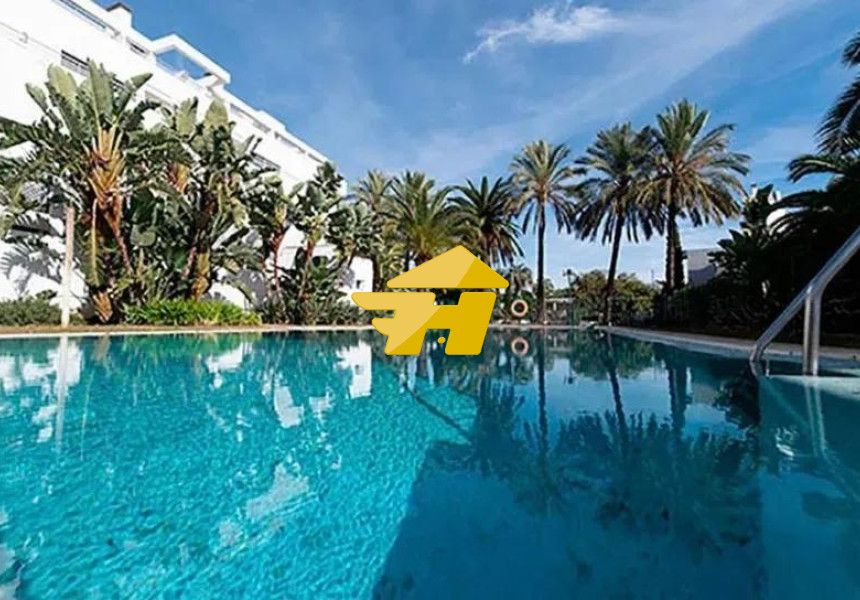 Piscina de Pis de lloguer en Mijas amb Aire condicionat, Jardí privat i Piscina