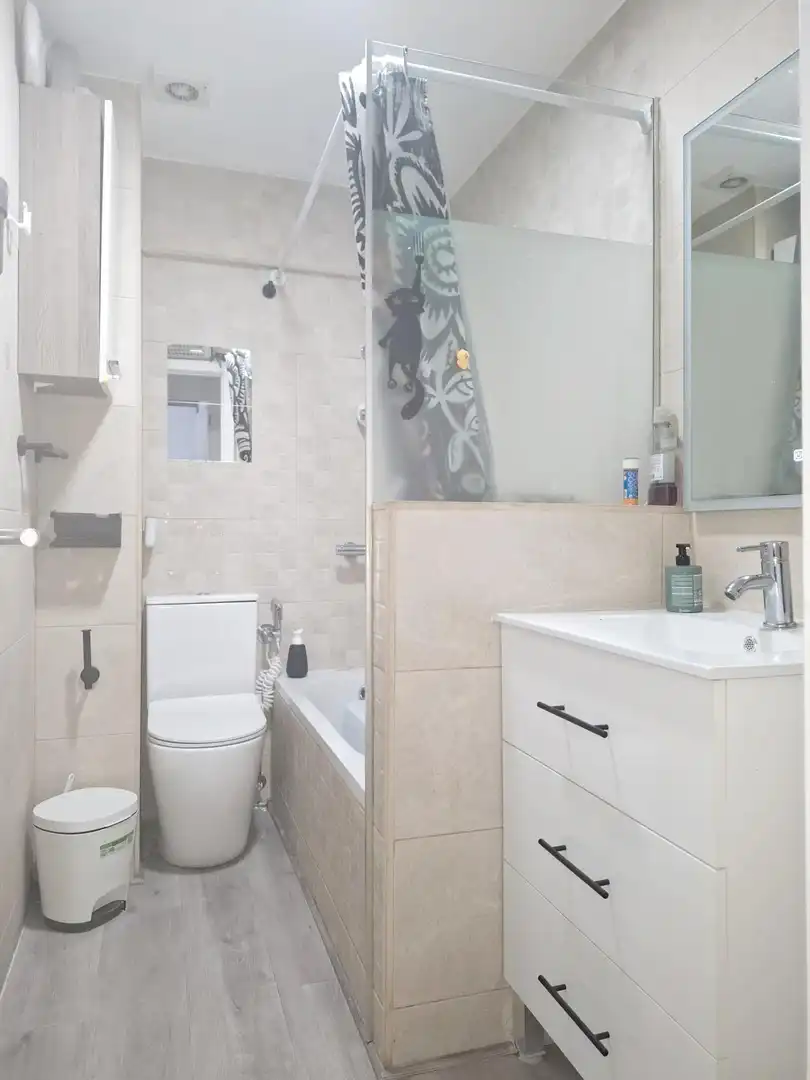 Bathroom of Flat for sale in Málaga  with Air Conditioner and Furnished