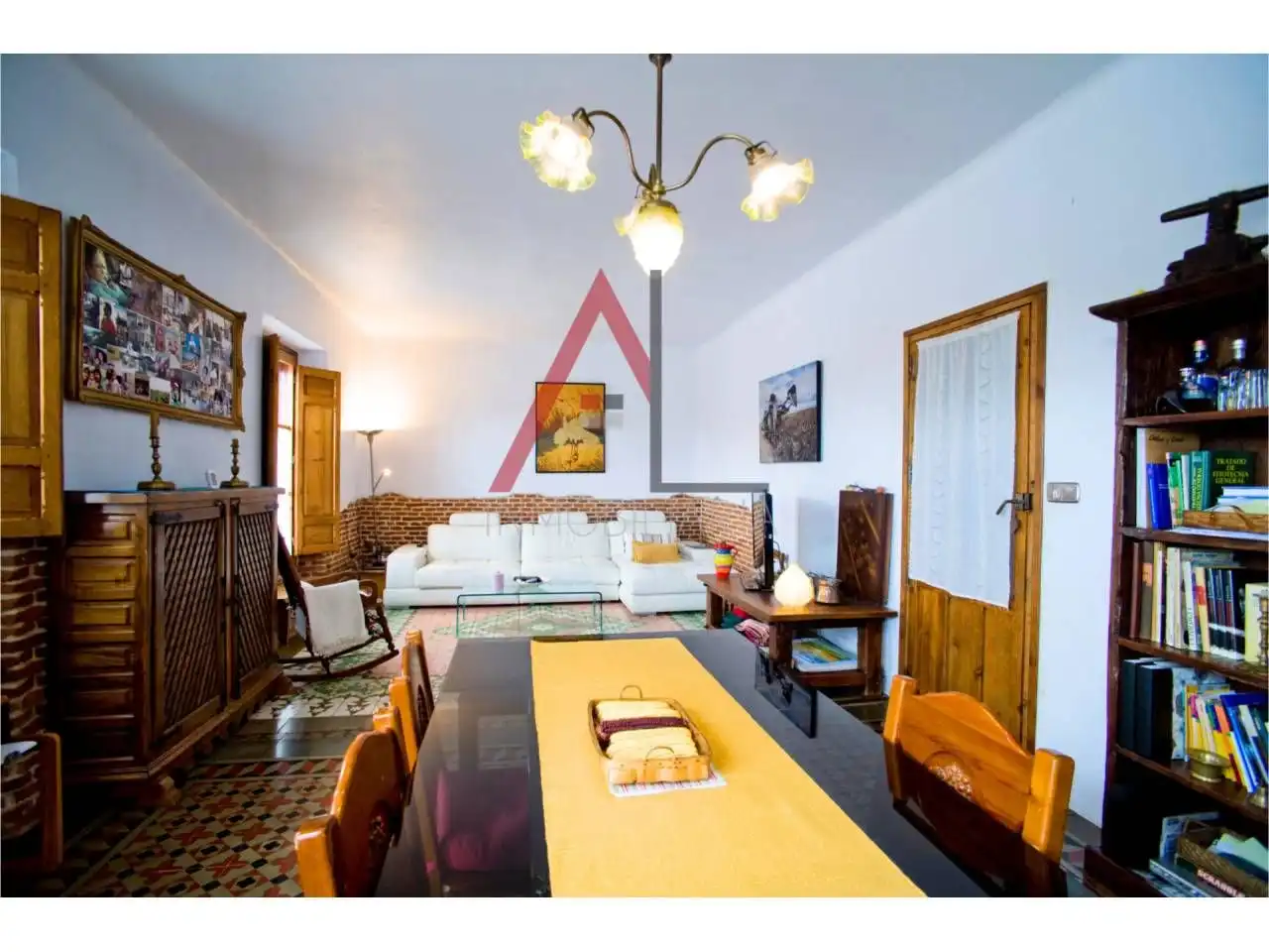 Sala d'estar de Casa o xalet en venda en Santiuste de San Juan Bautista amb Jardí privat, Terrassa i Moblat