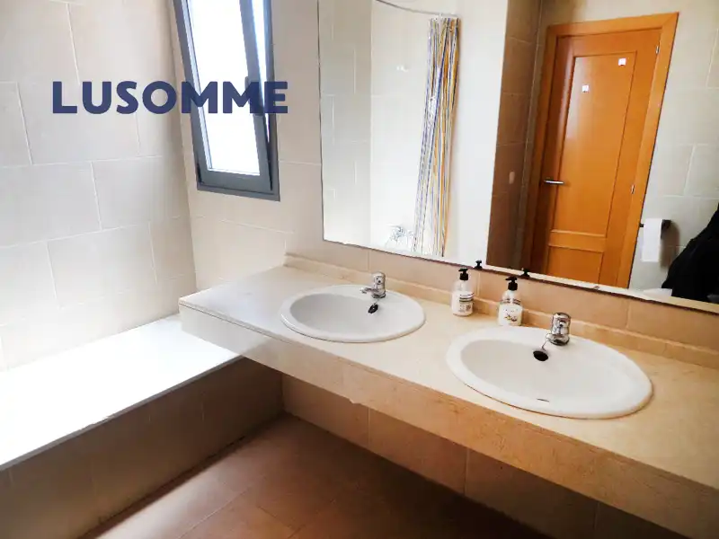 Badezimmer von Maisonette zum Verkauf in Oropesa del Mar / Orpesa mit Klimaanlage, Terrasse und Abstellraum