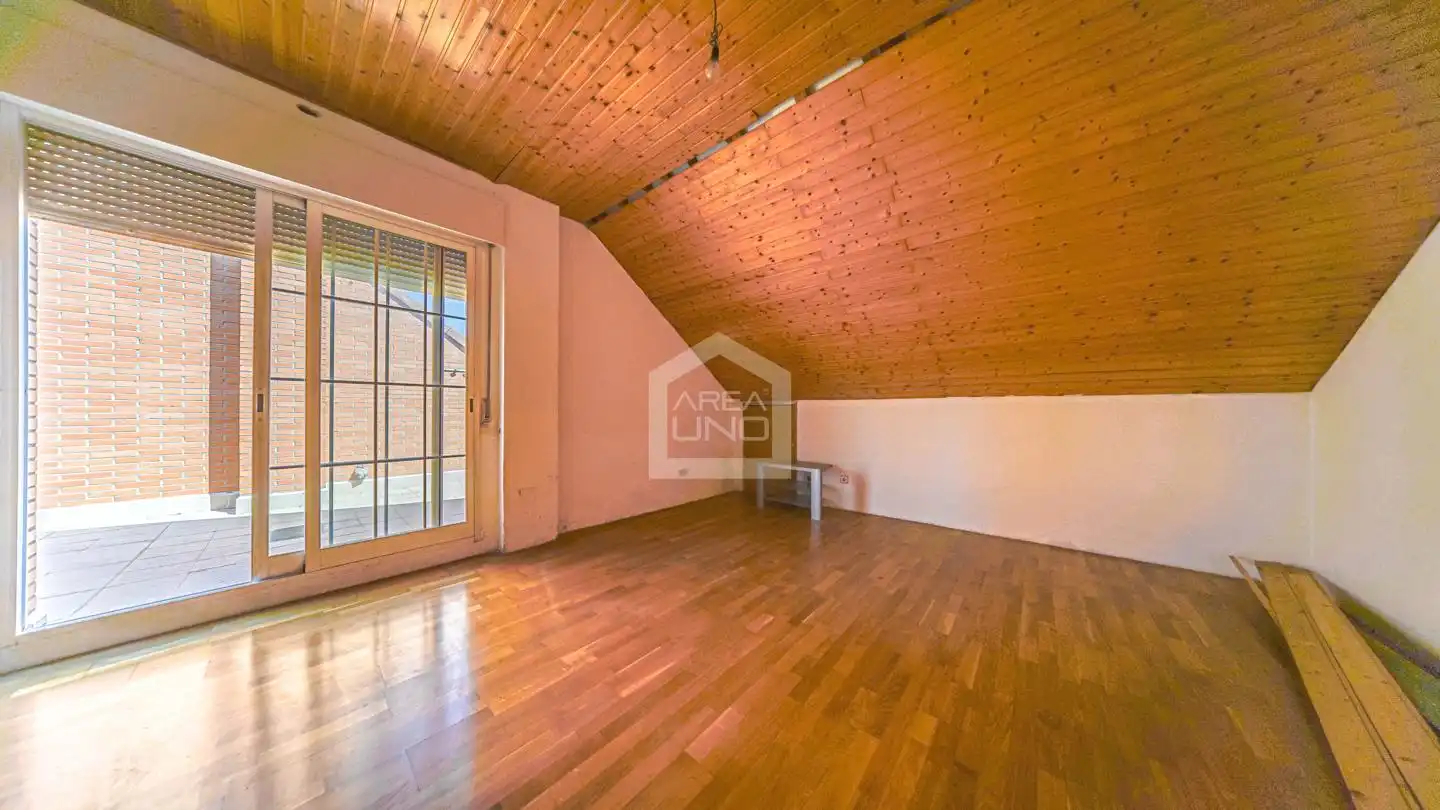 Sala de estar de Casa adosada en venta en Villaviciosa de Odón con Calefacción, Jardín privado y Parquet