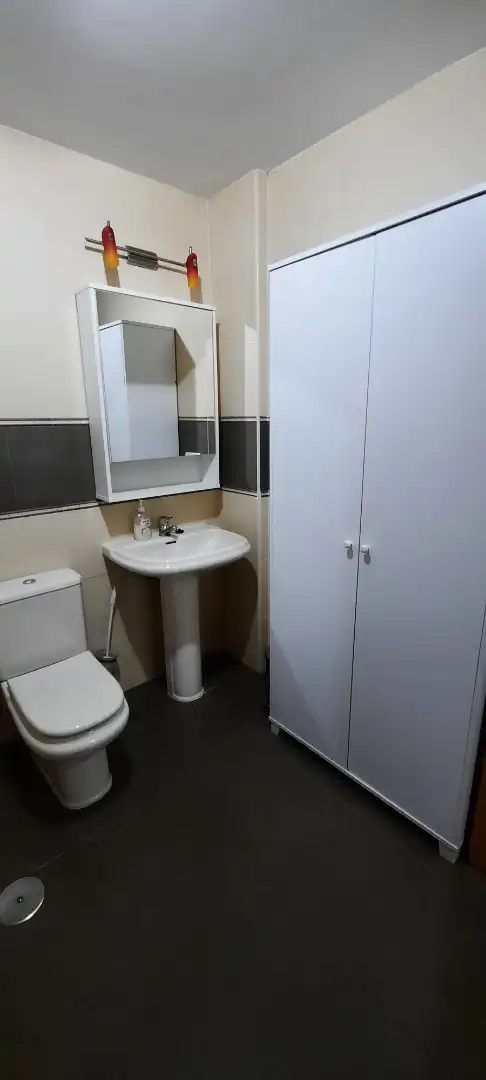 Badezimmer von Wohnung zur Miete in Lucena mit Klimaanlage, Heizung und Abstellraum