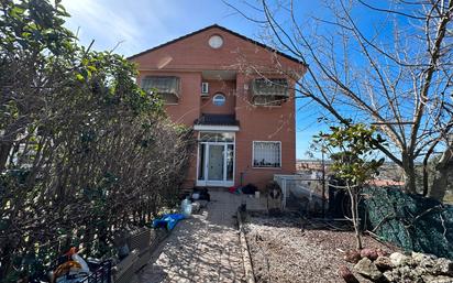 Exterior view of House or chalet for sale in Móstoles  with Air Conditioner, Terrace and Swimming Pool