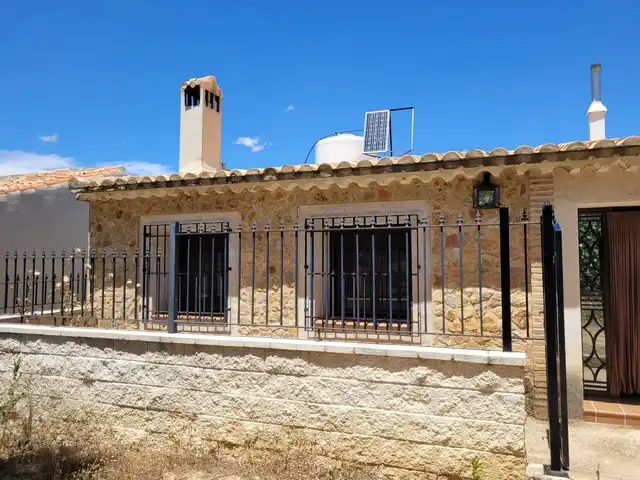 Vista exterior de Casa o xalet en venda en El Bonillo amb Aire condicionat, Calefacció i Moblat