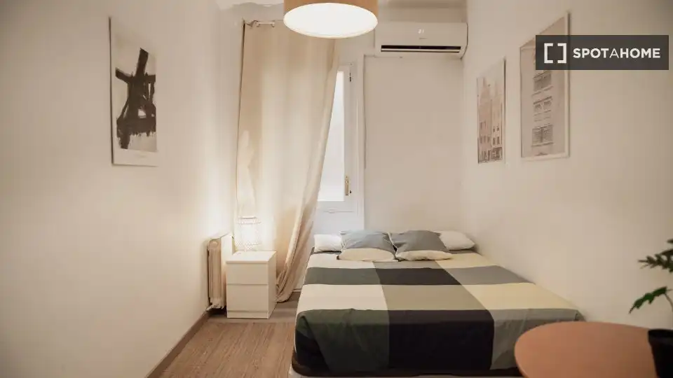 Habitación de Piso para compartir en Barcelona con Aire acondicionado, Calefacción y Amueblado