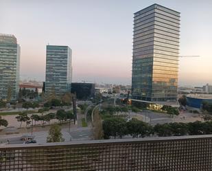 Vista exterior de Dúplex en venda en L'Hospitalet de Llobregat amb Aire condicionat, Calefacció i Terrassa