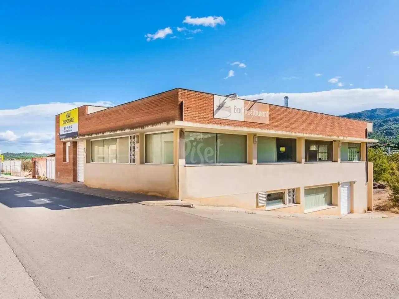 Außenansicht von Fabrikhallen zum Verkauf in Corbera d'Ebre