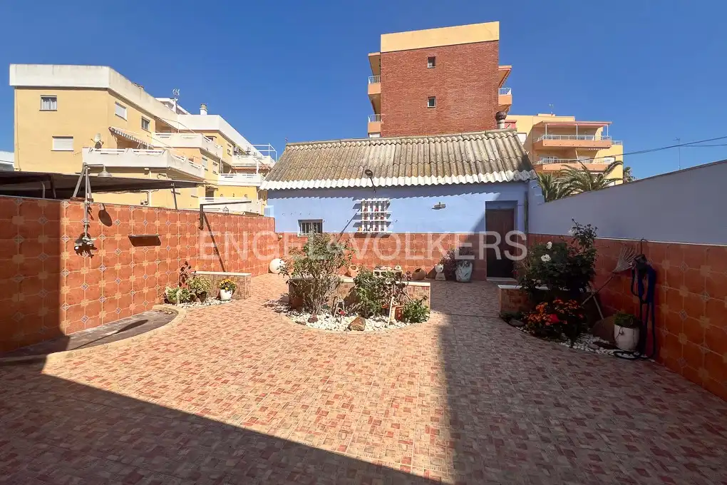 Vista exterior de Ático de alquiler en Sueca con Aire acondicionado, Calefacción y Jardín privado