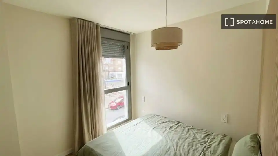 Dormitori de Apartament per a compartir en Málaga amb Aire condicionat, Terrassa i Moblat