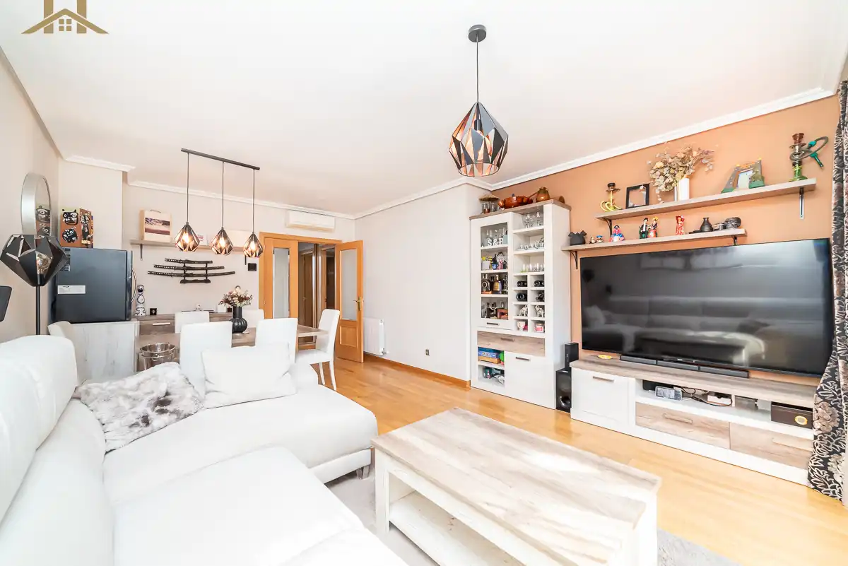 Living room of Flat for sale in Navalcarnero  with Air Conditioner, Heating and Parquet flooring
