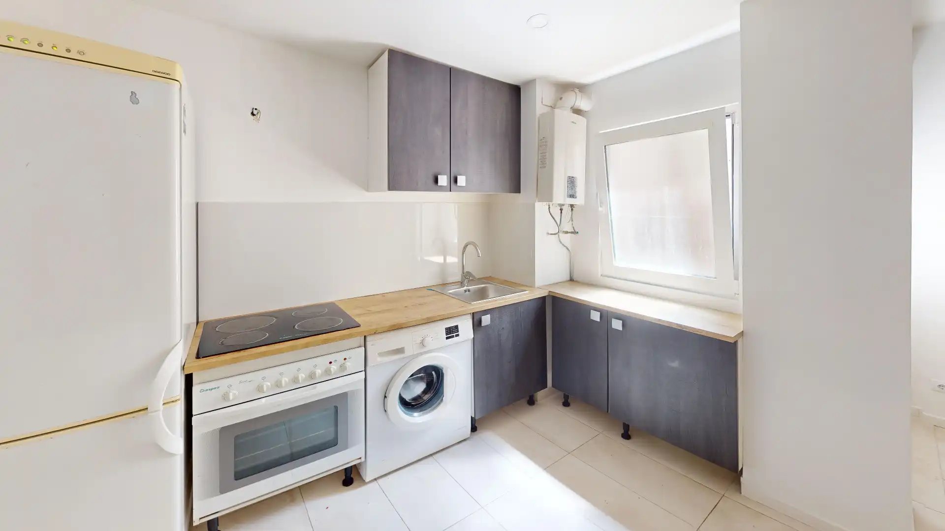 Cocina de Piso en venta en Alicante / Alacant con Amueblado, Lavadora y Balcón