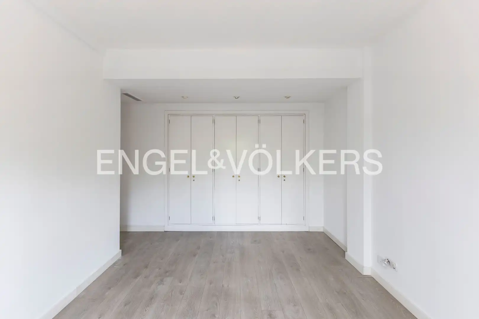 Schlafzimmer von Wohnung zur Miete in Madrid mit Klimaanlage, Heizung und Privatgarten